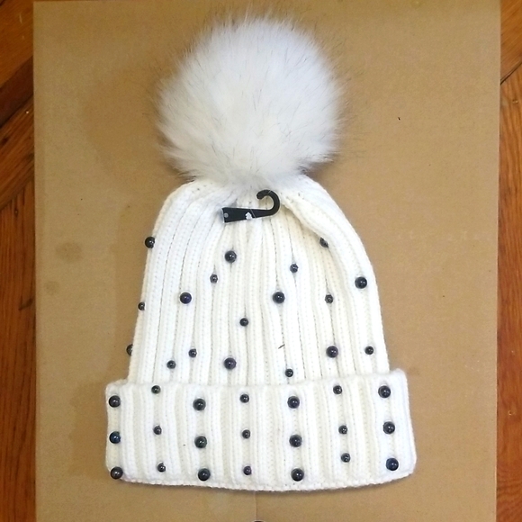 Women's Pom -Pom Winter Beanie Hats One with Pearls NEW - Picture 3 of 3